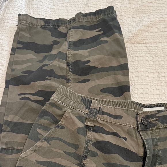 PacSun Camouflage Wide Leg Pants. S. Like New!! - Picture 3 of 6